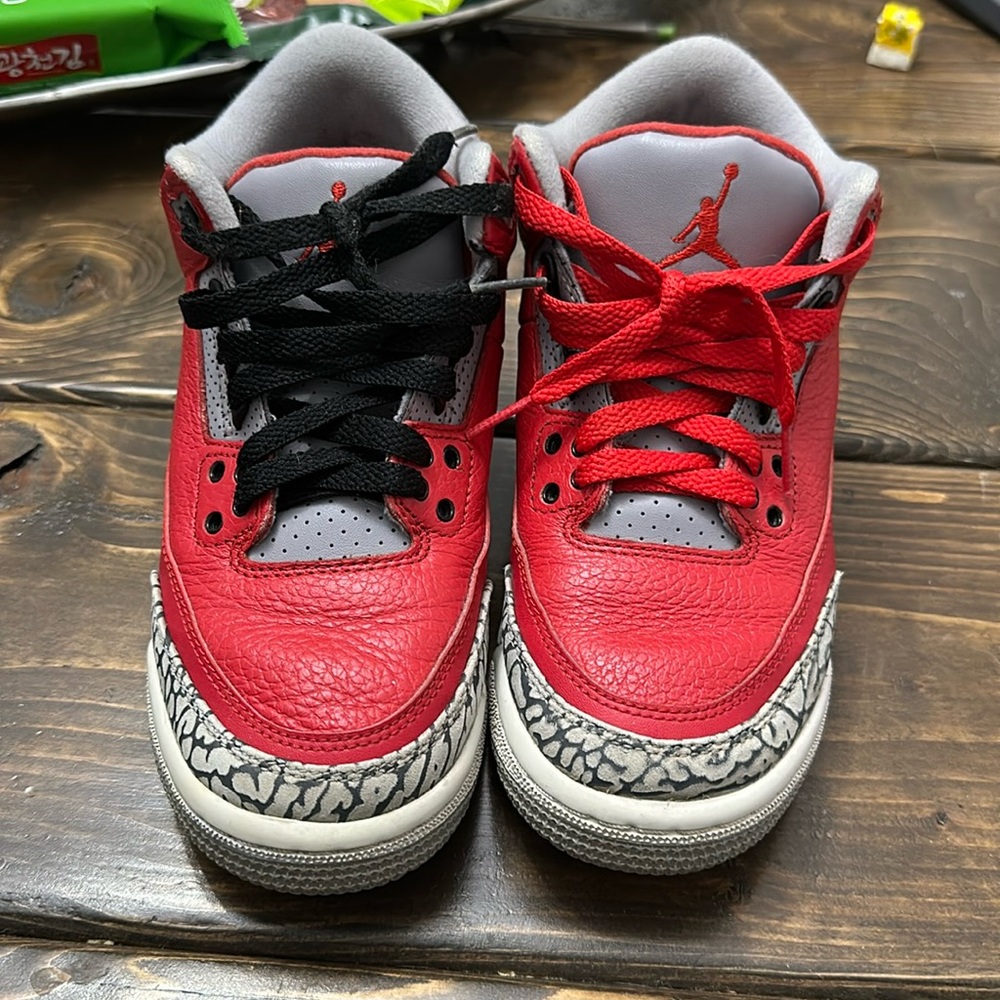 Jordan 3 se fire red
